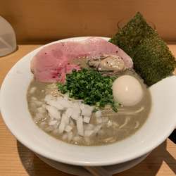 濃厚牡蠣煮干しそば+半熟煮玉子