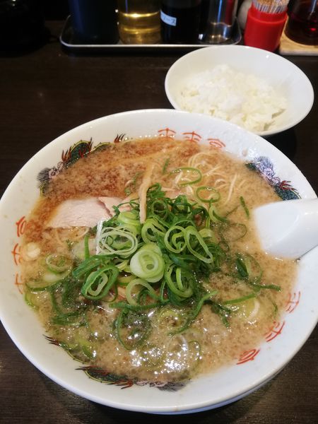 「ラーメン　　700円　サービス小ライス」@来来亭 川崎菅生店の写真