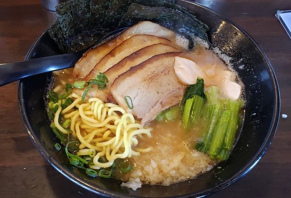 「鶏白湯らーめん＋炙りチャーシュー＋のり」@六代目 麺処「まるは」極 西船橋店の写真