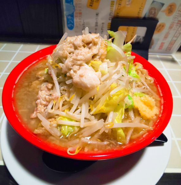 「びすとろ屋で二郎 小ラーメン 800円」@びすとろ屋の写真