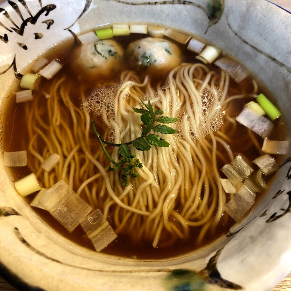 「かけそば正油　650円　海老しんじょう　300円」@麺屋 椿丸の写真