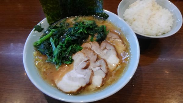 「チャーシュー麺、ほうれん草、ライス」@金八家の写真