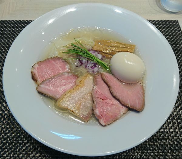 「特製中華蕎麦＜塩＞」@宍道湖しじみ中華蕎麦 琥珀 東京本店の写真