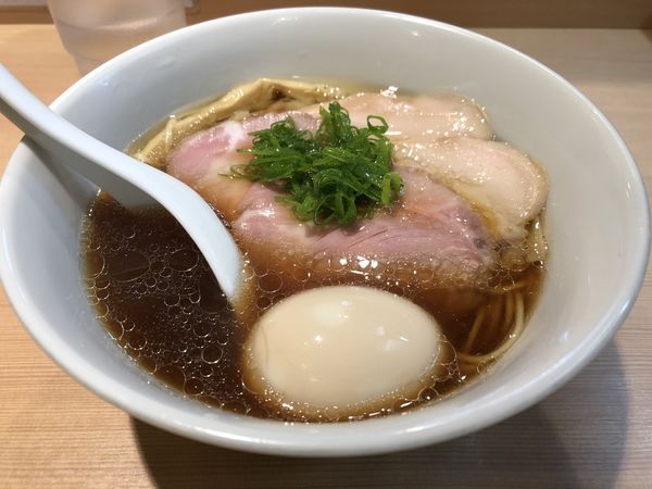 「特製醤油らーめん」@らぁ麺 はやし田 新宿本店の写真