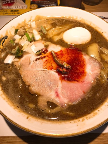 「すごい煮干しラーメン＋味玉」@すごい煮干ラーメン凪 田町店の写真