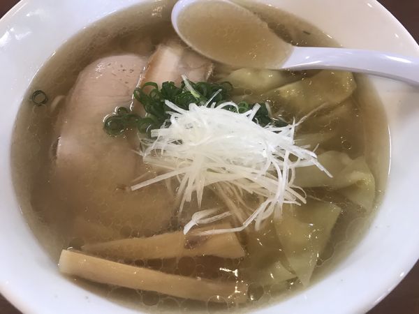 「地鶏塩ワンタン麺900円」@地鶏中華そば さやまの写真