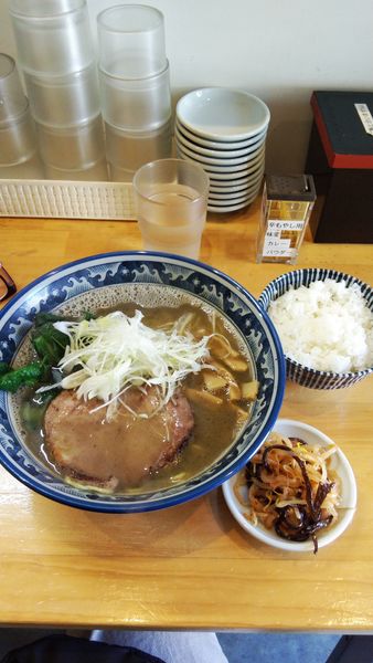 「煮干しラーメン塩¥780ランチサービス半ライスと辛モヤシ」@ラーメン Sorenariの写真