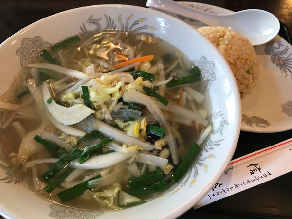 「タンメンと半チャーハン」@中華料理 信華の写真