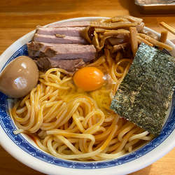 冷やし油そば並盛ラー油　チャーシュー小メンマ小　生卵