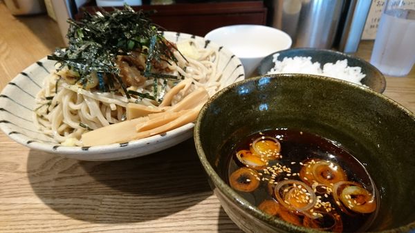 「【昼】限定：鰹だしの冷し肉そば」@麺屋ぬかじの写真