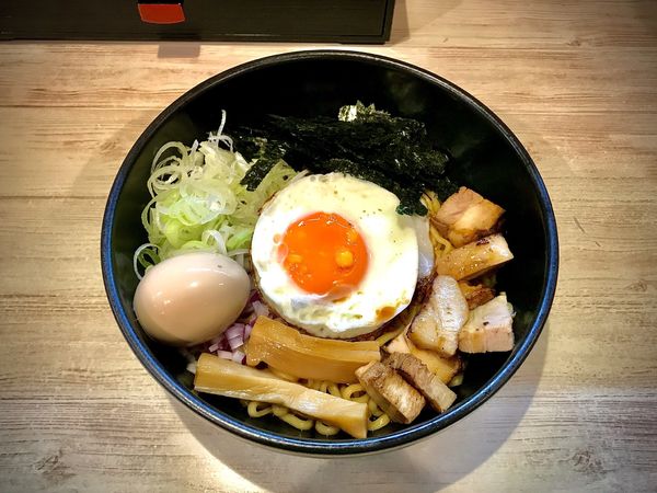 「月見油そば+味玉」@麺処 一朗の写真