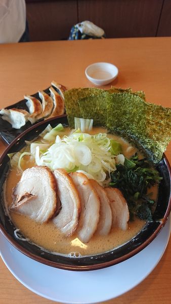 「豚骨味噌チャーシュー大盛野菜トッピング」@横浜家系ラーメン 清六家 総本山の写真