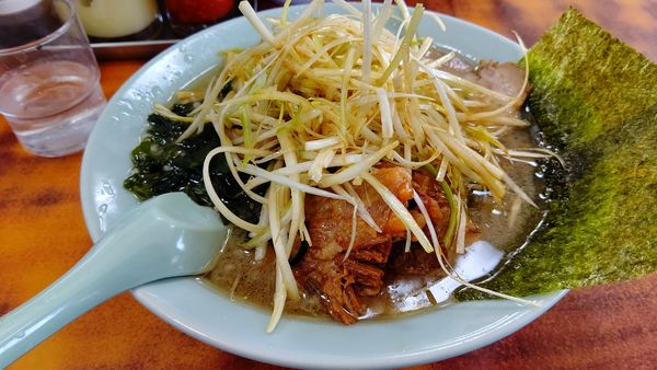 「醤油700円＋なん骨200円＋ネギ100円」@ラーメンショップ 大神保店の写真