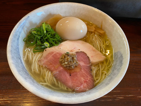 「5/11 塩らーめん800円、大盛り100円、味玉100円」@らーめん 鶏次の写真