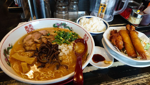「みそラーメン+唐揚げセット+春巻き」@ラーメン サカモトの写真
