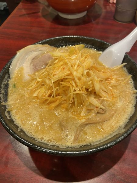 「みそらーめん　辛ネギ」@こってりらーめん なりたけ 本八幡店の写真