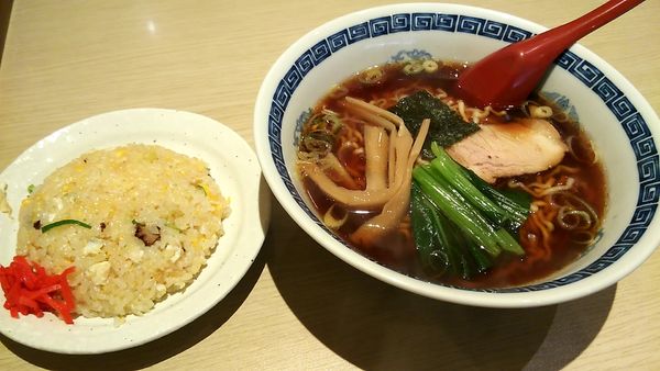 「醤油ラーメン　ミニチャーハン」@珍来亭の写真