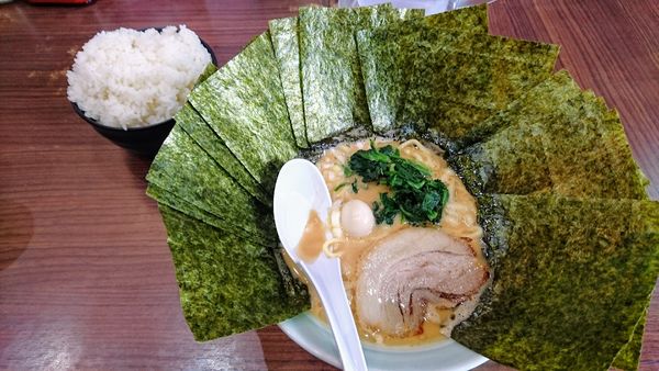 「豚骨味噌ラーメン(麺硬め)+海苔ＳＰ+ライス(サービス)」@横浜家系らーめん 魂心家 藤沢店の写真