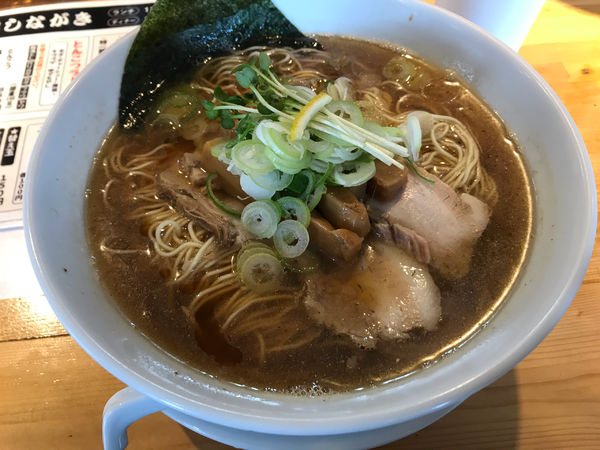 「煮干し中華　正油」@中華そば専門 めんやいただきの写真