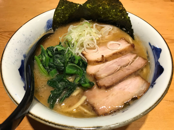 「【限定】比内地鶏の家系ラーメン　880円」@麺ハウス こもれ美の写真