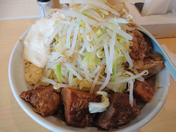 「汁なし チーズ、マヨ、豚増」@ラーメンぶたまるの写真