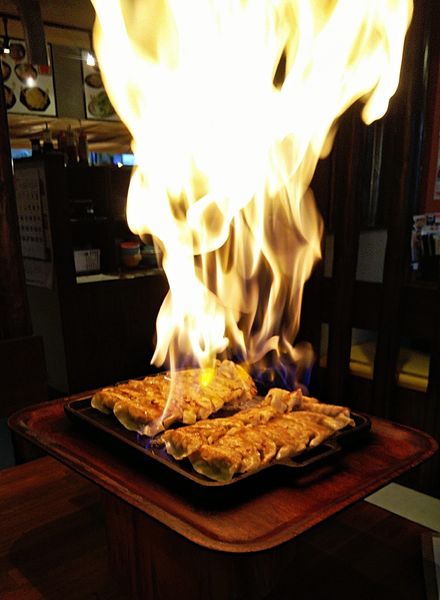 「大盛餃子(32個) 699円」@下町の空 武豊店の写真