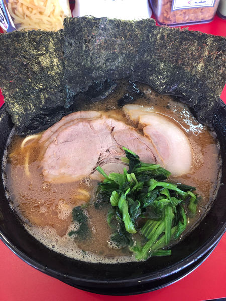 「チャーシュー麺中盛、固め濃いめ」@家系ラーメン 王道 神道家の写真