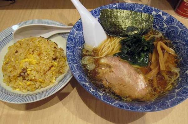 「半チャンらーめん　650円」@肉厚わんたん麺と手作り焼売 ら麺亭 浅草支店の写真