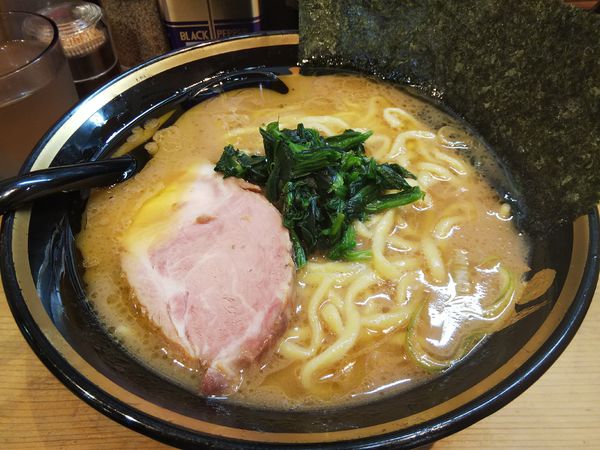 「横浜家系　中盛ラーメン」@吉祥寺 武蔵家 松本店の写真