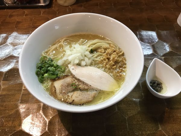「鶏白湯（醤油）トリュフ　920円」@活龍鶏そば専門店 とりだけの写真