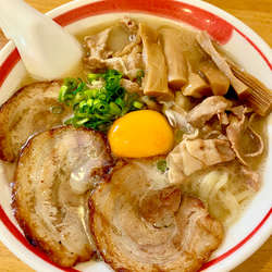 肉ラーメン900円+メンマ100円→替え玉100円