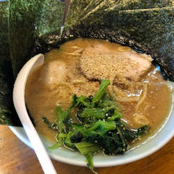 全部のせラーメン、ほうれん草