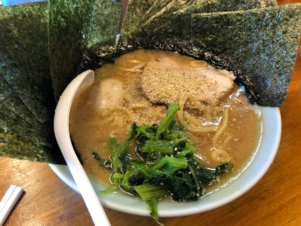 「全部のせラーメン、ほうれん草」@らーめん ぱったぱたの写真