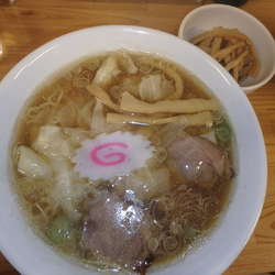 ワンタン麺850円、メンマ100円