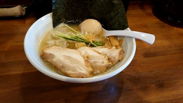 「帆立香る塩そば全部乗せ」@らぁめん 麺彩家の写真