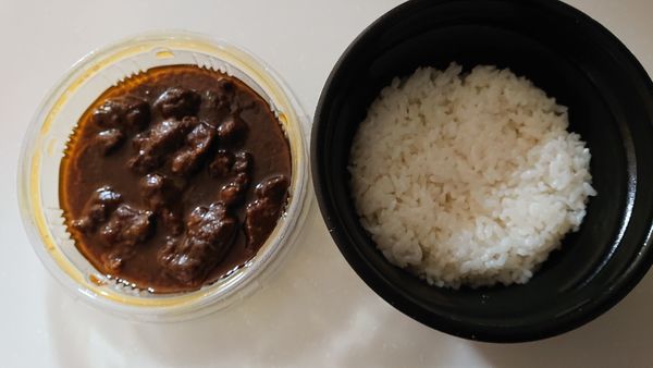 「（テイクアウト）あご肉カレー　５００円＋消費税　※」@丑年の写真