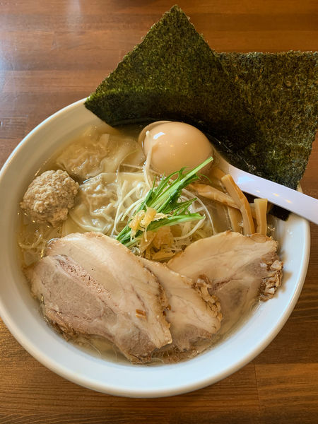 「帆立薫るしおそば　特製」@らぁめん 麺彩家の写真