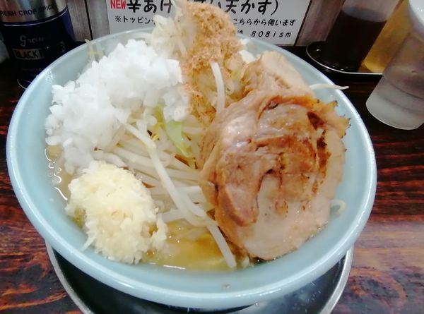 「大ラーメン:900円(ニンニク魚粉タマネギ)」@麺でる 川崎店の写真