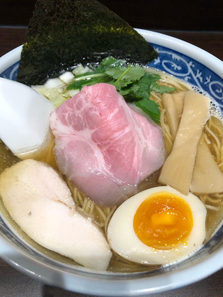 「白醤油煮干しそば　760円」@寿製麺 よしかわ 西台駅前店の写真