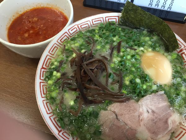 「ねぎらーめん（800円）＋味玉＋豚とまと」@博多長浜らーめんもりやの写真