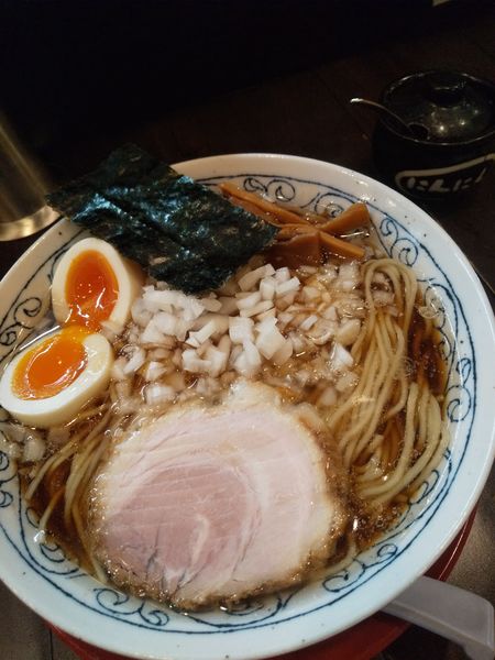 「【限定】八王子風中華そば(大)750円玉ねぎ50円SNS味玉」@まるふじ食堂の写真