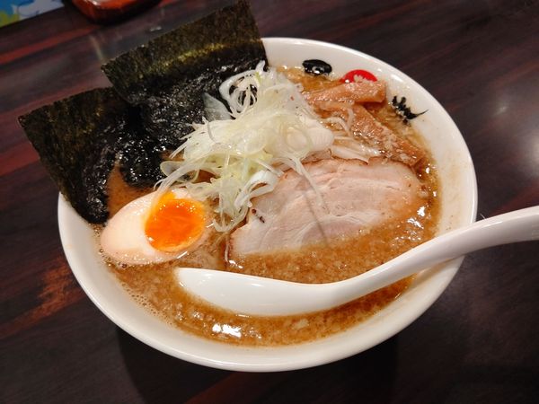 「味噌ラーメン(並盛・140g・背脂普通)858円」@環七ラーメン 周麺の写真