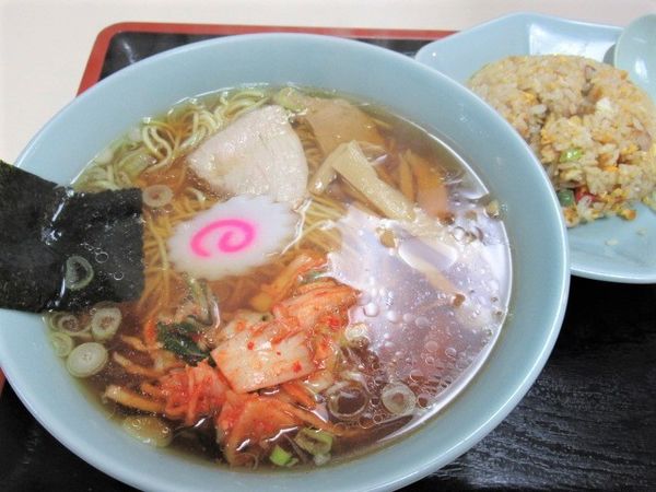 「キムチラーメン（750円）＋半チャーハン（250円）」@㐂楽の写真