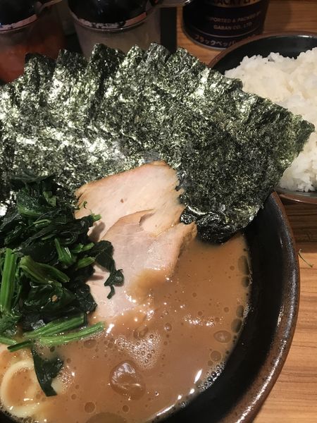「ラーメン、ライス、高級海苔」@横浜家系らーめん 輝道家の写真