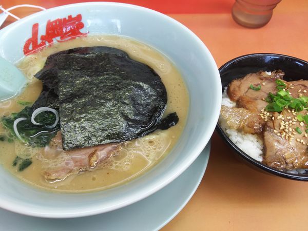 「サービスセットA（醤油＋チャーシュー丼）￥770」@ラーメン山岡家 相模原店の写真