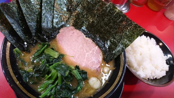 「ラーメン、のり、米」@家系ラーメン とらきち家の写真