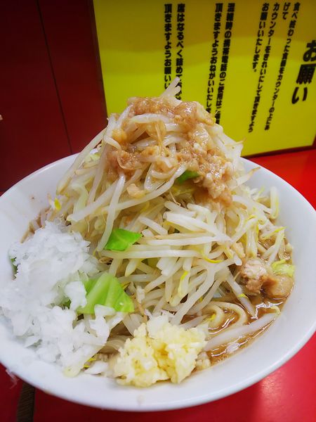 「ラーメン ヤサイ、アブラ、タマネギ。ニンニク少な目」@豚ラーメン 蕨店の写真