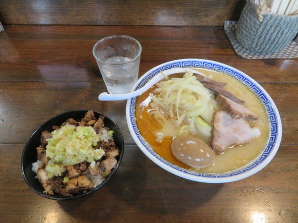 「上越味噌　810円とネギチャーシューごはん　320円」@niるい斗の写真