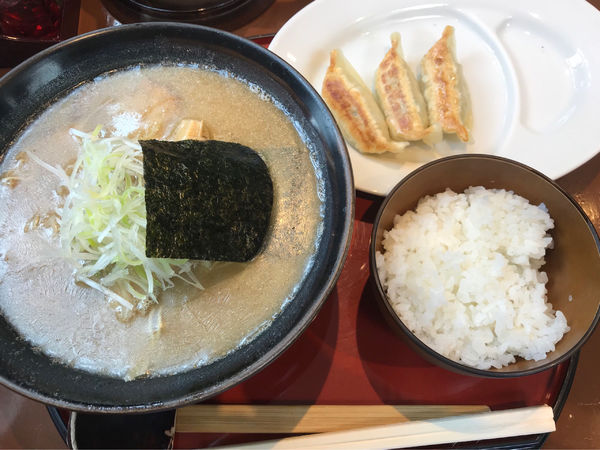 「煮干しだし中華そば+ランチセット 1,045円」@中華そば くりの木 北本店の写真