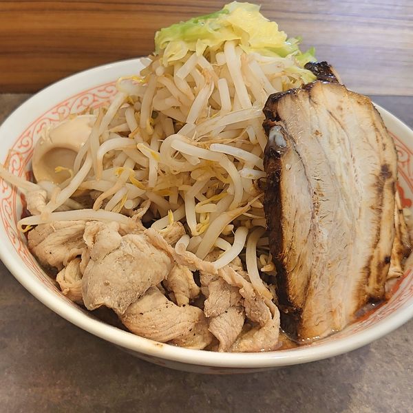 「特製肉そばふじ麺1090 中盛り無料 ニンニクなし 背脂多め」@景勝軒 伊勢崎総本店の写真